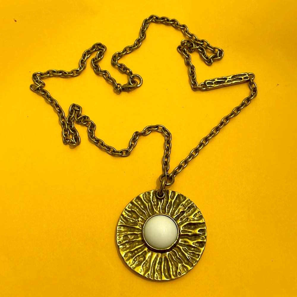 Yosca pendant necklace.